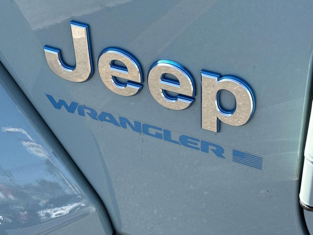 2024 Jeep Wrangler 4xe Sahara photo 4