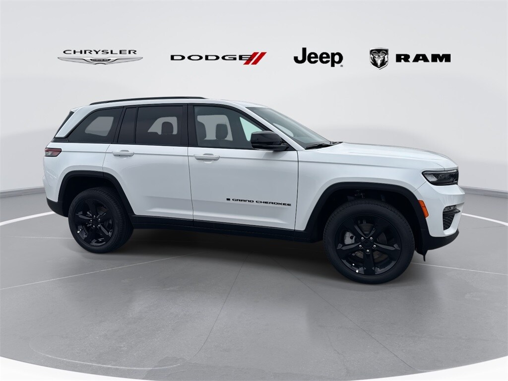 2025 Jeep Grand Cherokee Limited photo 2