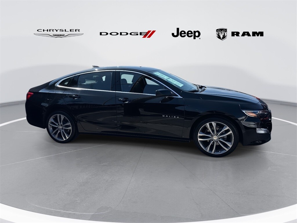 2023 Chevrolet Malibu 1LT photo 2