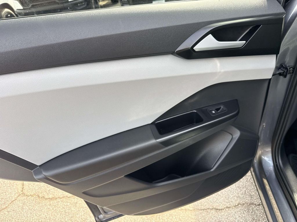 2022 Volkswagen Taos 1.5T SE photo 3