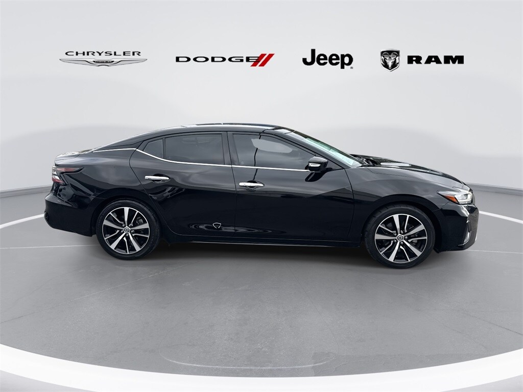 2021 Nissan Maxima SV photo 2