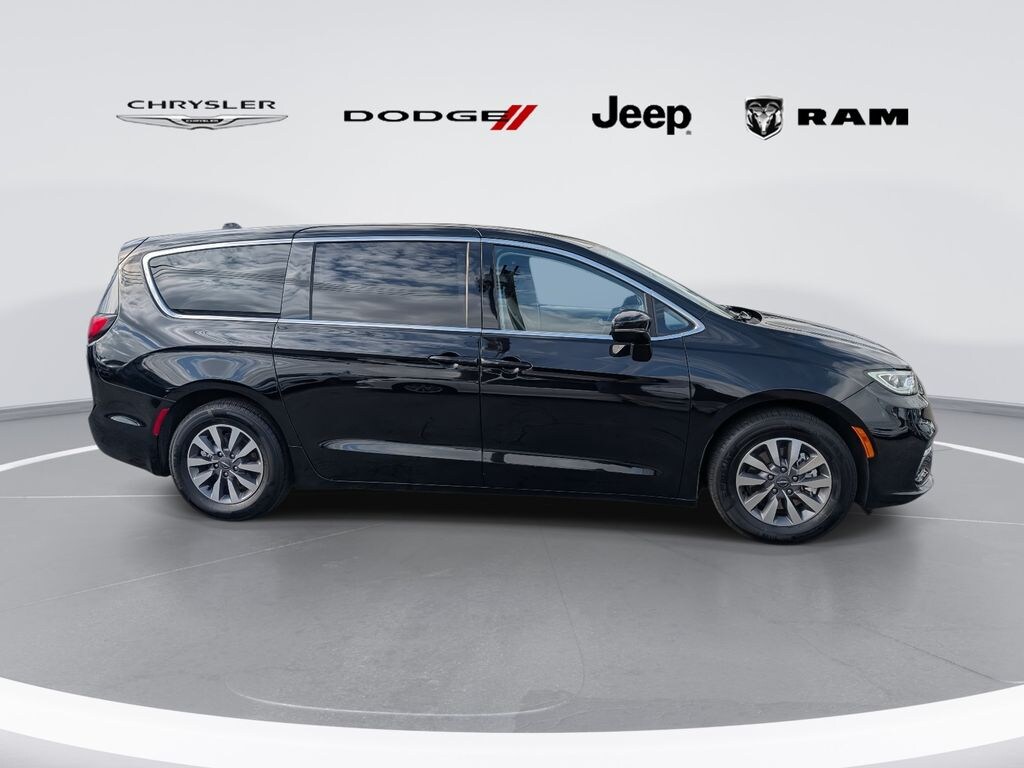Used 2024 Chrysler Pacifica Plug-In Hybrid Select Van Passenger Van