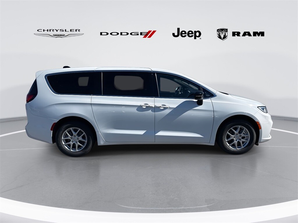 New 2026 Chrysler Pacifica Select Passenger Van