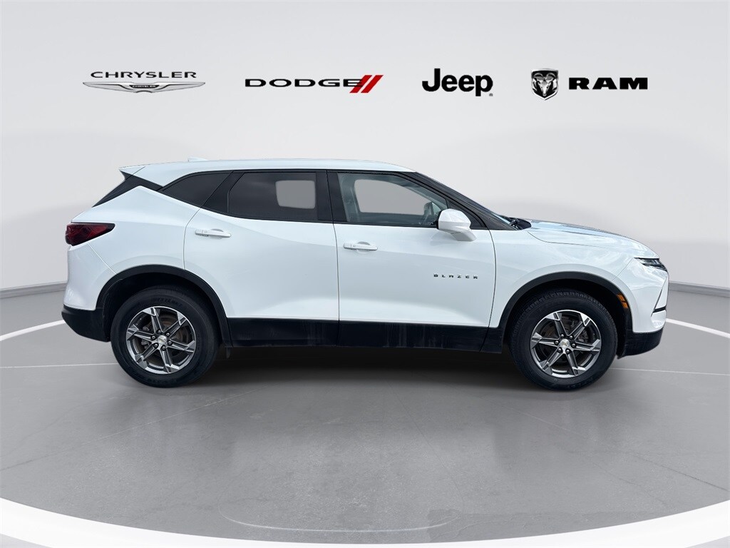 2023 Chevrolet Blazer 2LT photo 2