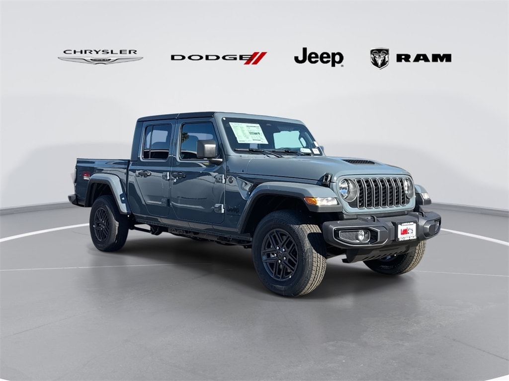 2026 Jeep Gladiator Sport S's photo