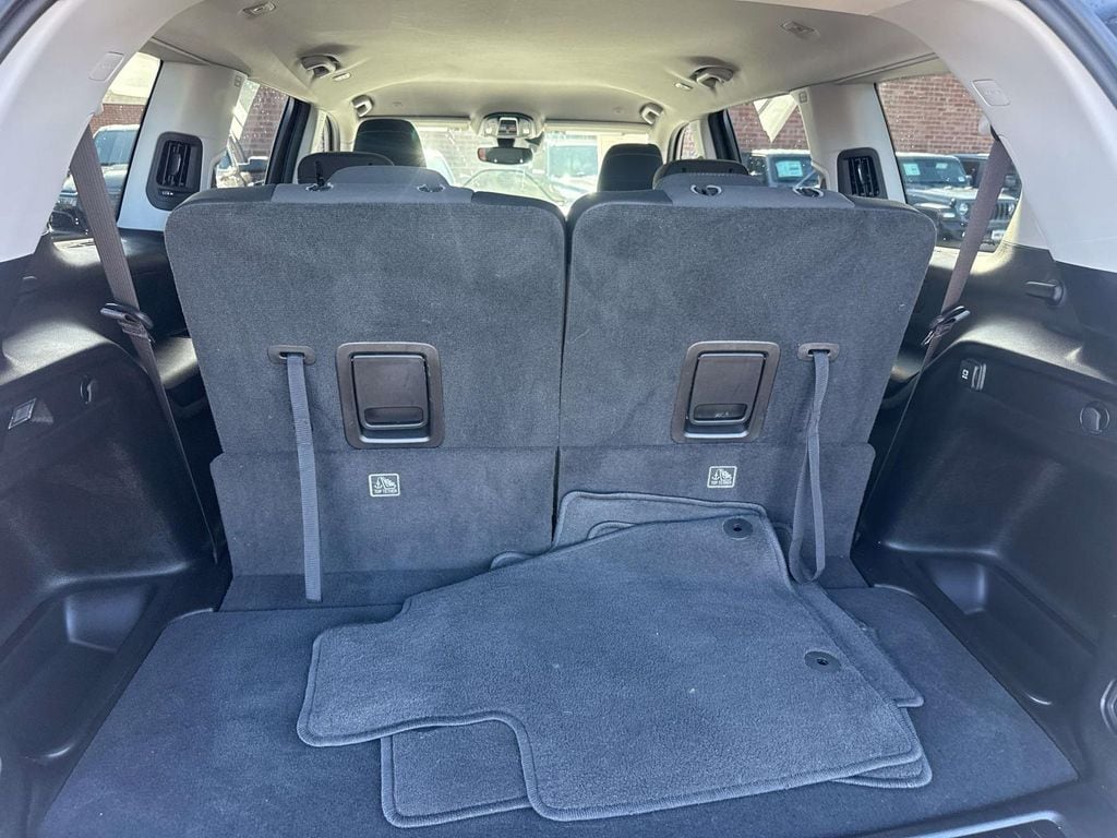 2023 Jeep Grand Cherokee L Laredo photo 4