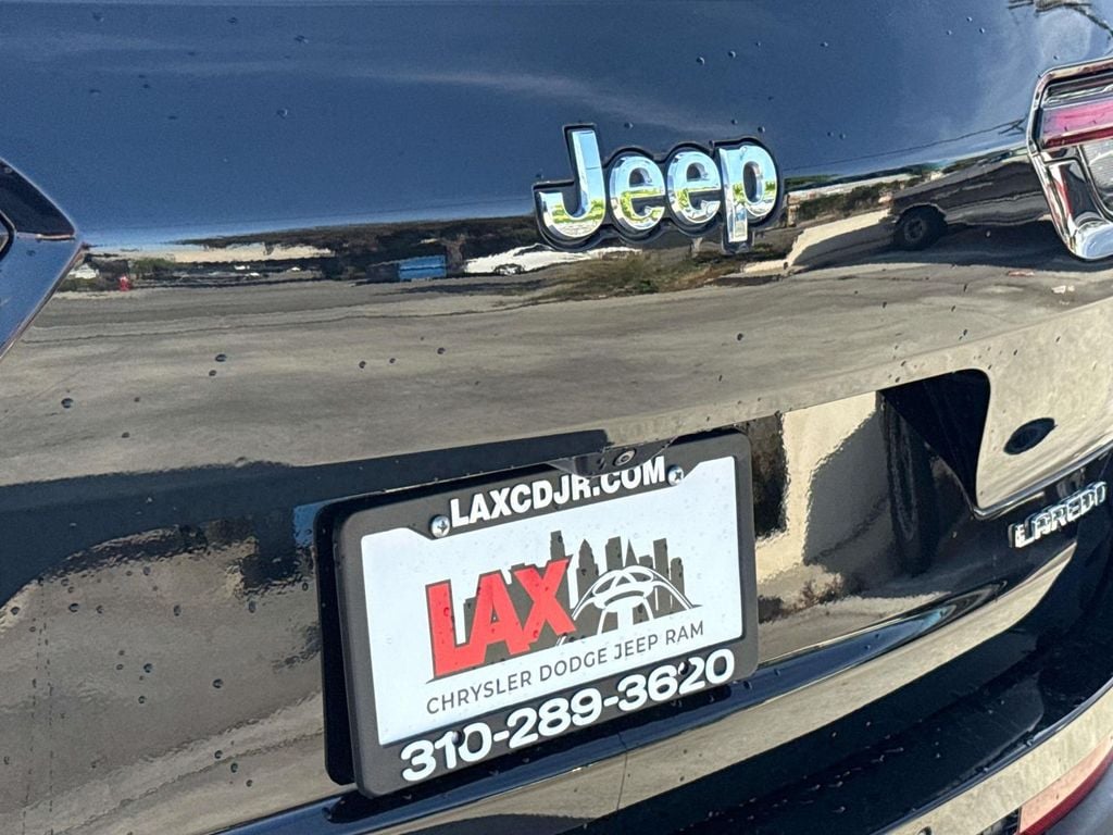 2023 Jeep Grand Cherokee L Laredo photo 4