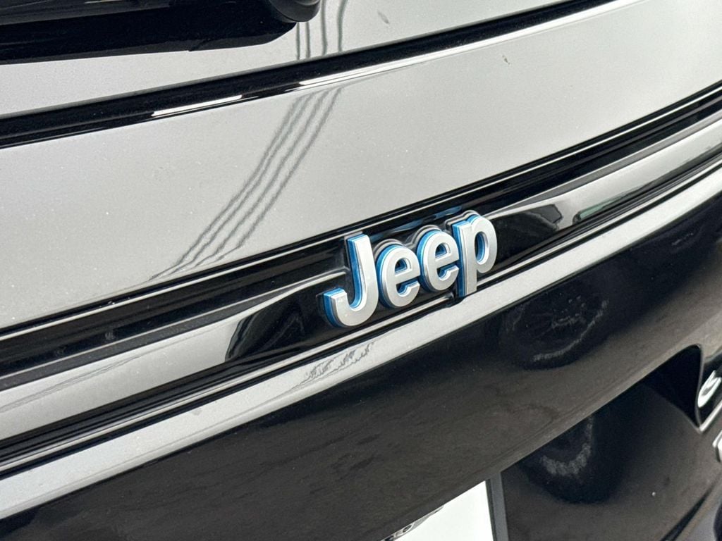 2023 Jeep Grand Cherokee 4xe Summit photo 4