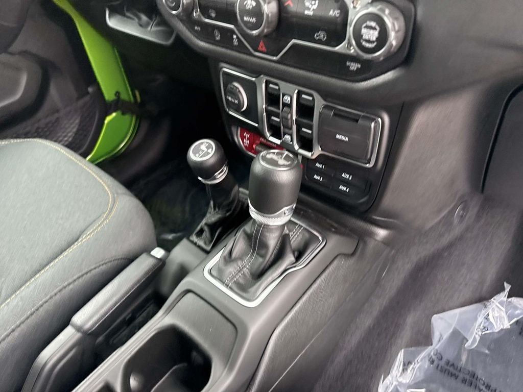 2025 Jeep Wrangler 4-Door Willys - Photo 28