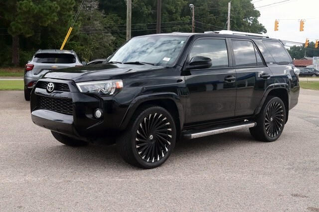 2017 Toyota 4Runner SR5 photo 3