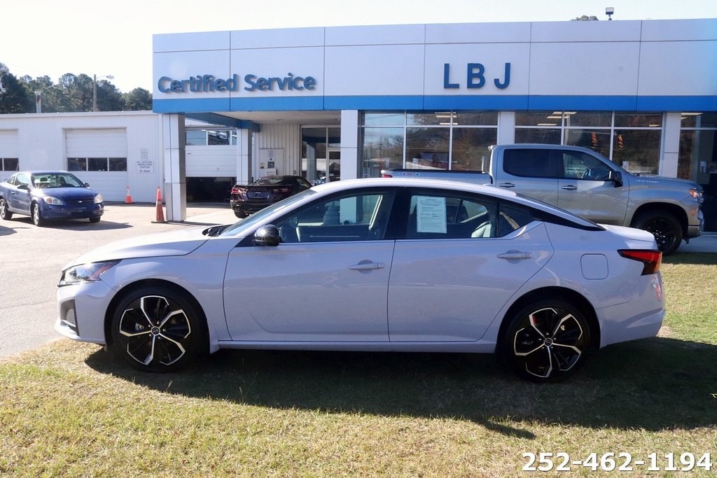 Used 2025 Nissan Altima 2.5 SR Sedan
