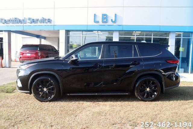 2023 Toyota Highlander LE photo 2