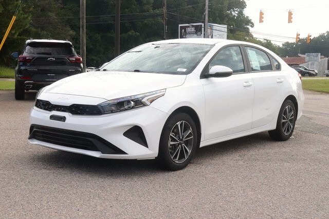 2024 Kia Forte LXS photo 3