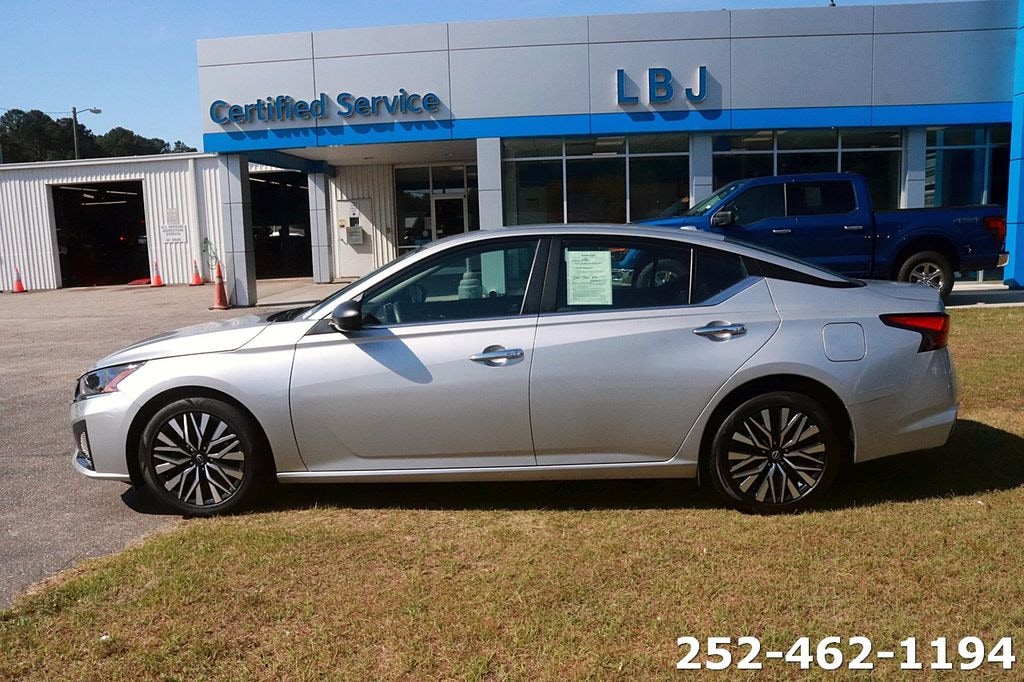 Used 2024 Nissan Altima 2.5 SV Sedan