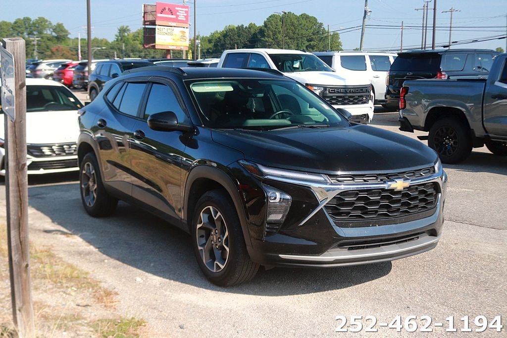 Used 2024 Chevrolet Trax LT SUV
