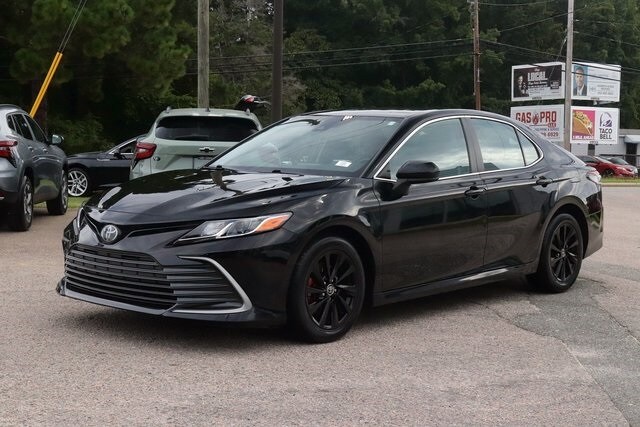 2022 Toyota Camry LE photo 3