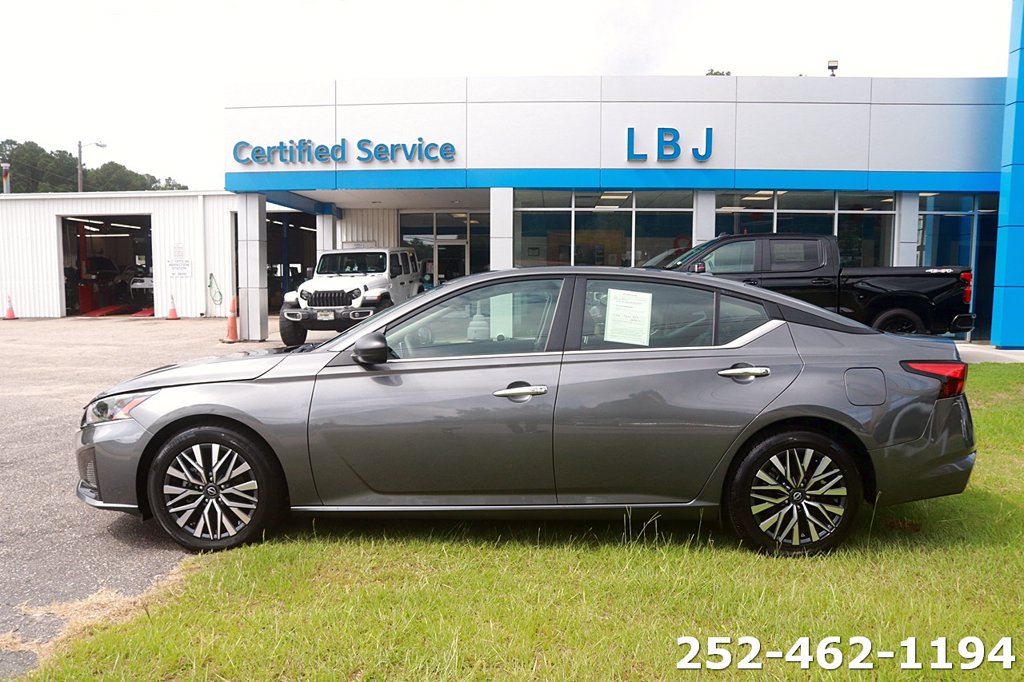 Used 2025 Nissan Altima 2.5 SV Sedan