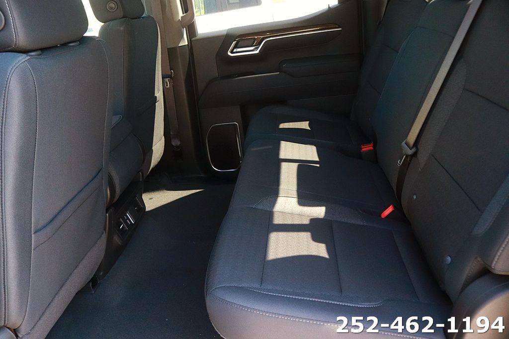 2026 GMC Sierra 1500 SLE - Photo 17