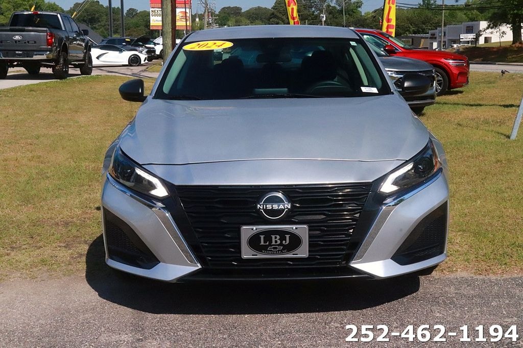 Used 2024 Nissan Altima 2.5 SV Sedan