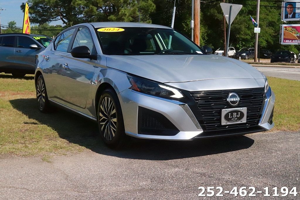 Used 2024 Nissan Altima 2.5 SV Sedan