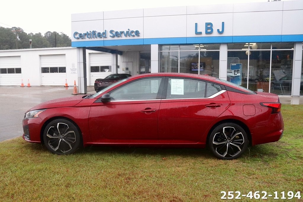 Used 2024 Nissan Altima 2.5 SR Sedan