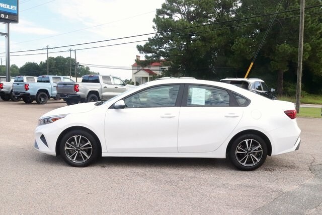 2024 Kia Forte LXS photo 4