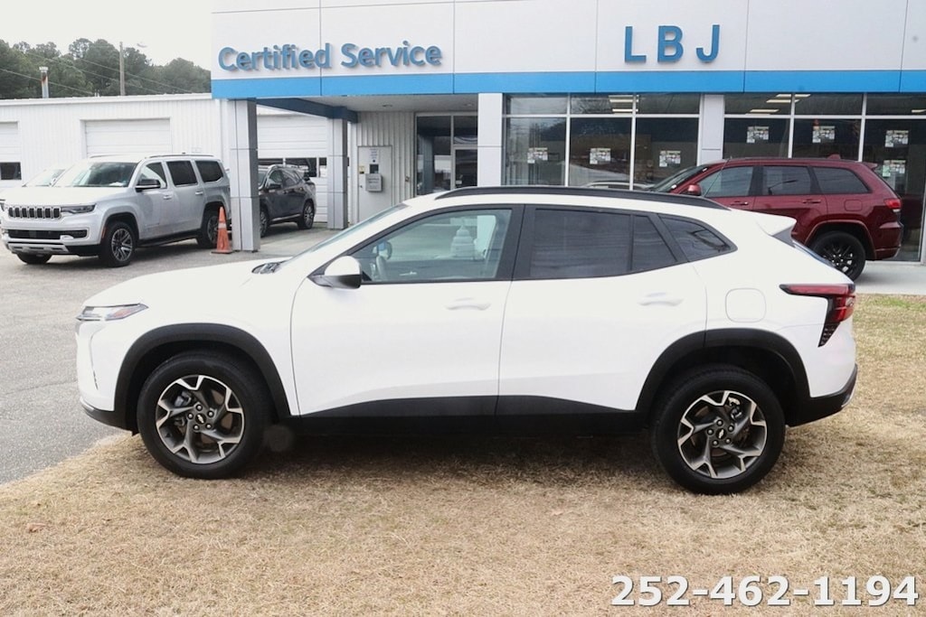 Used 2025 Chevrolet Trax LT SUV