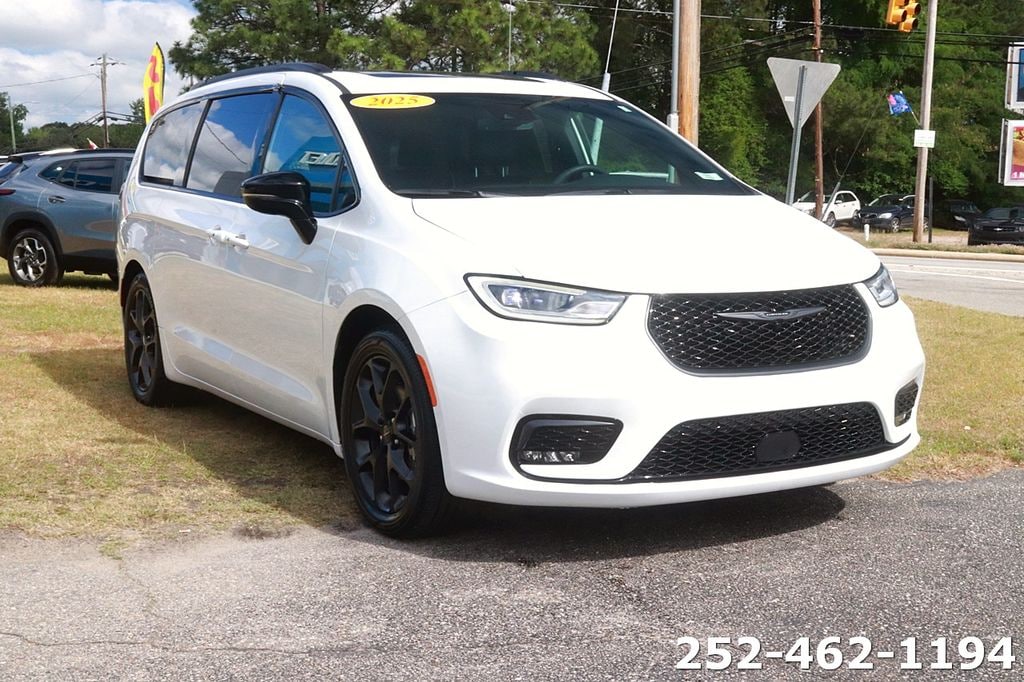 Used 2025 Chrysler Pacifica Limited Van Passenger Van