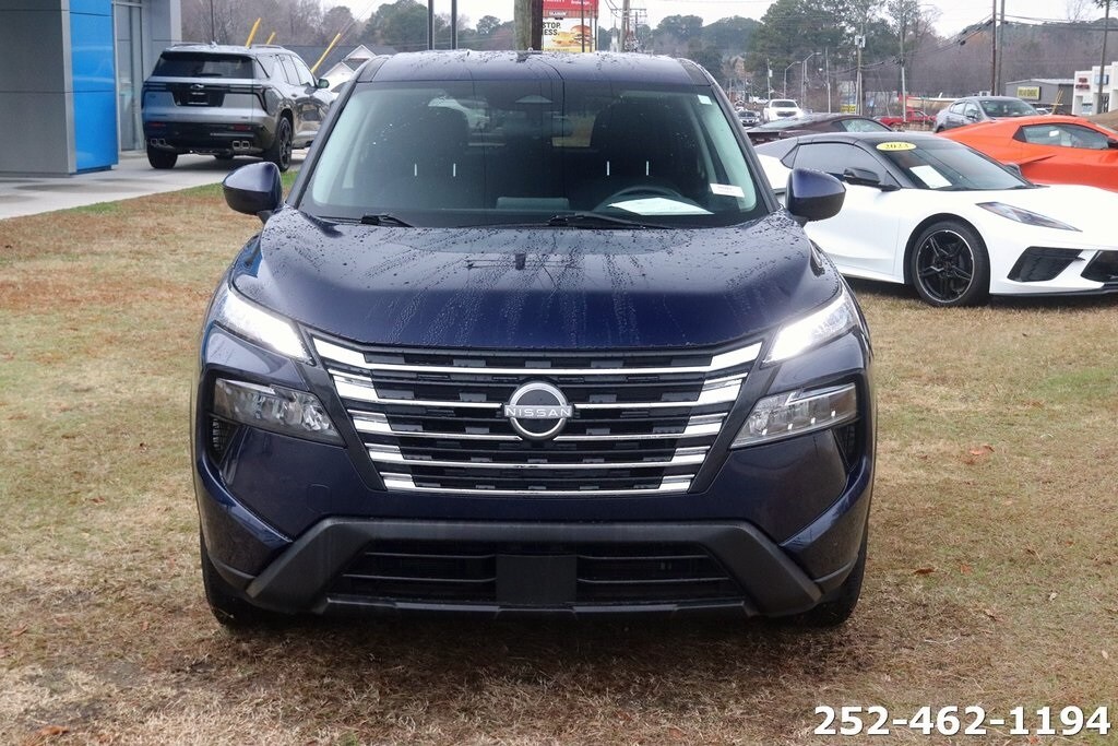Used 2024 Nissan Rogue SV SUV