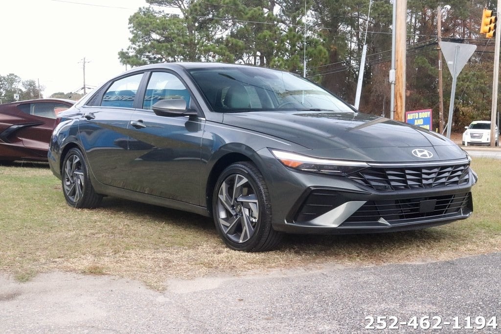 Used 2025 Hyundai Elantra Limited Sedan