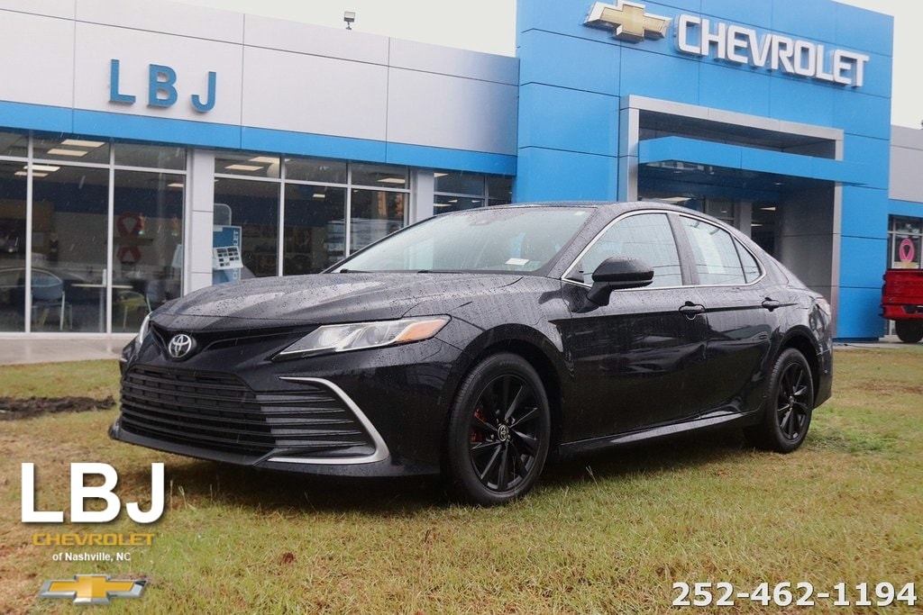 2022 Toyota Camry LE's photo