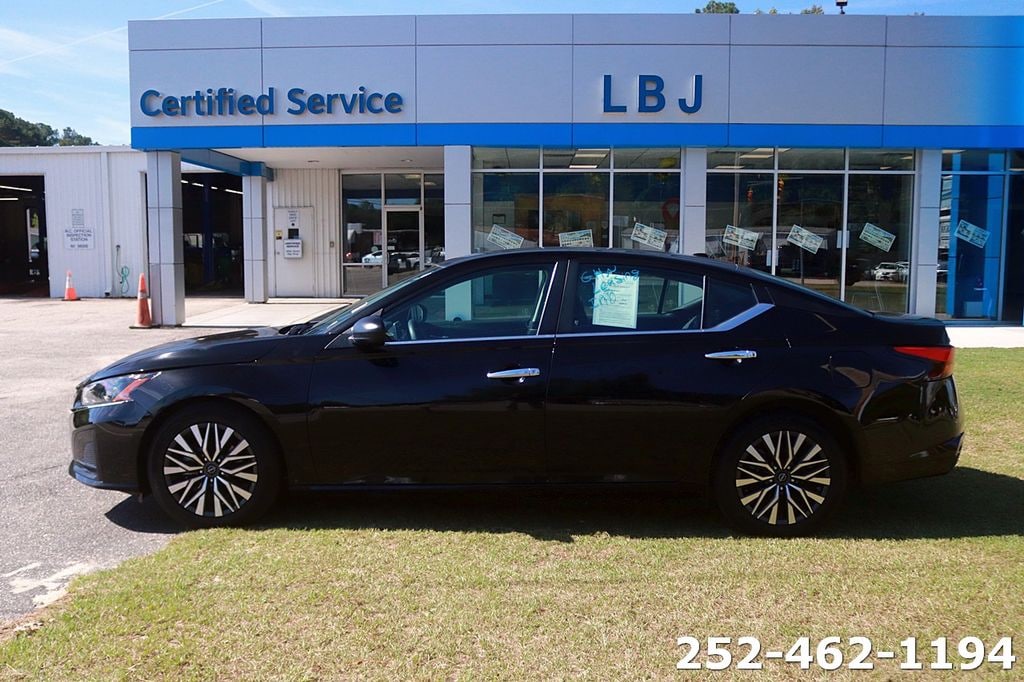 Used 2025 Nissan Altima 2.5 SV Sedan