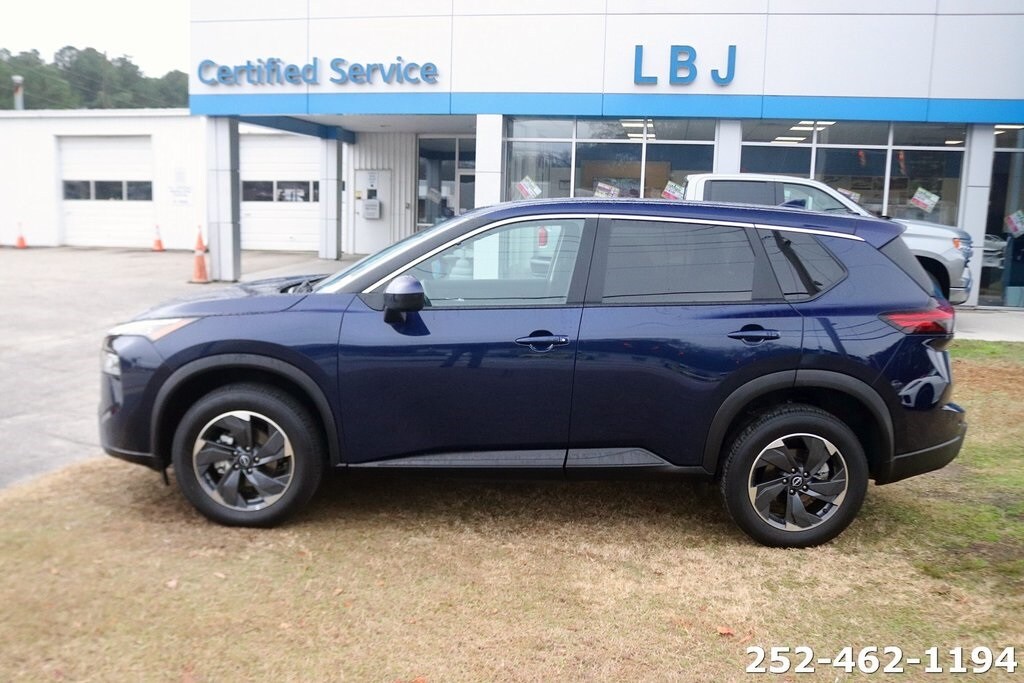 Used 2024 Nissan Rogue SV SUV