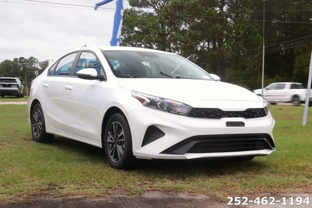 2024 Kia Forte LXS photo 2