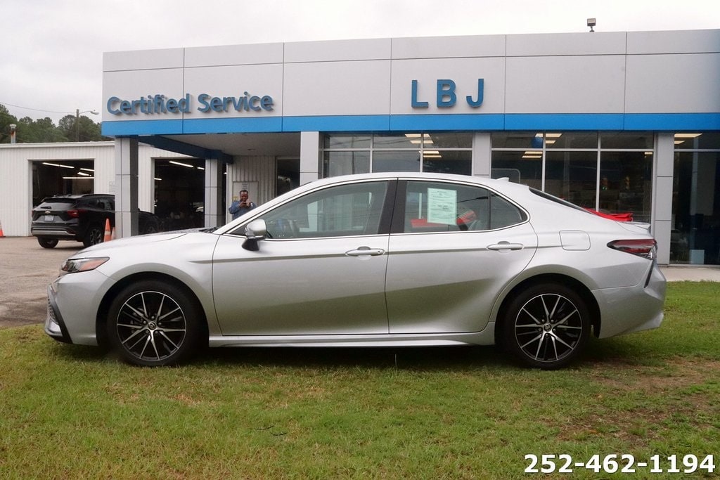 Used 2024 Toyota Camry SE Sedan