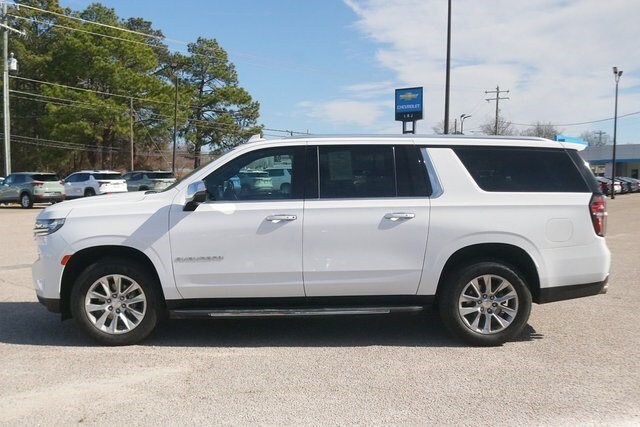 2023 Chevrolet Suburban Premier photo 3