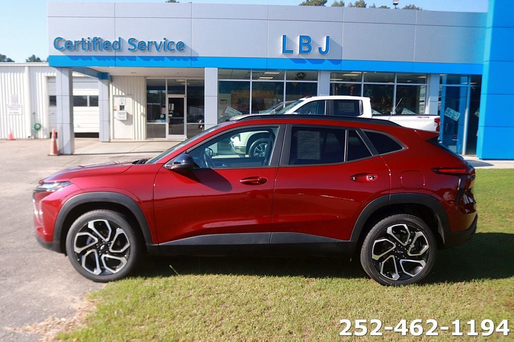 Used 2025 Chevrolet Trax 2RS SUV
