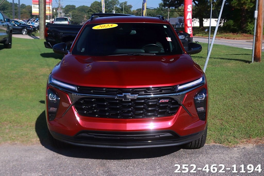 Used 2025 Chevrolet Trax 2RS SUV
