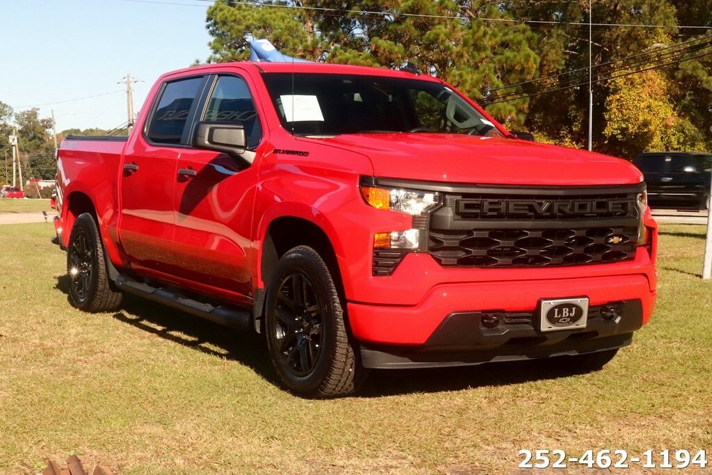 2023 Chevrolet Silverado 1500 Custom photo 3