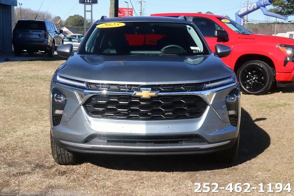 Used 2025 Chevrolet Trax LT SUV