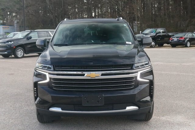 2023 Chevrolet Suburban LT photo 2