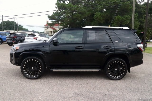 2017 Toyota 4Runner SR5 photo 4