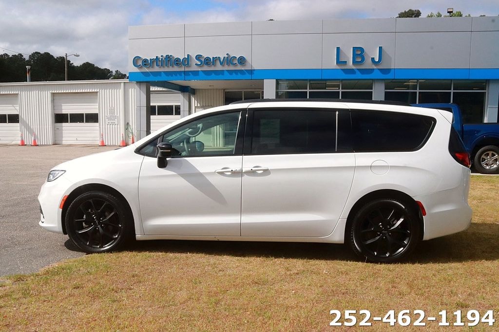 Used 2025 Chrysler Pacifica Limited Van Passenger Van