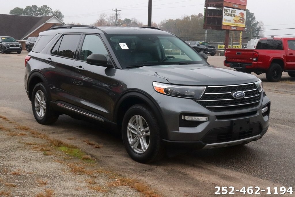 2023 Ford Explorer XLT photo 2