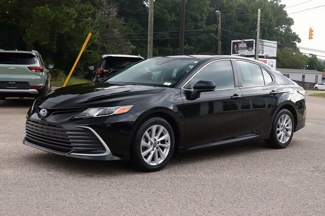 2023 Toyota Camry LE photo 3