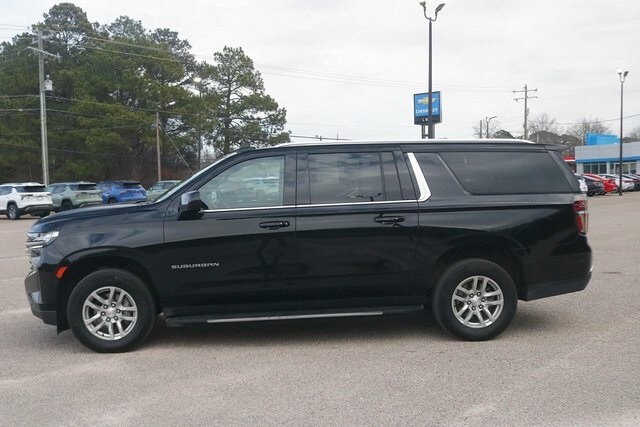 2023 Chevrolet Suburban LT photo 4