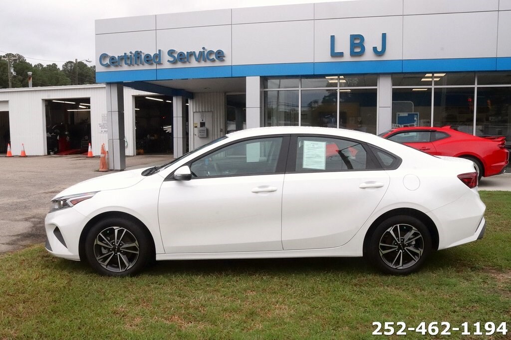 2024 Kia Forte LXS photo 3