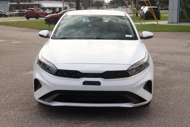 2024 Kia Forte LXS photo 2