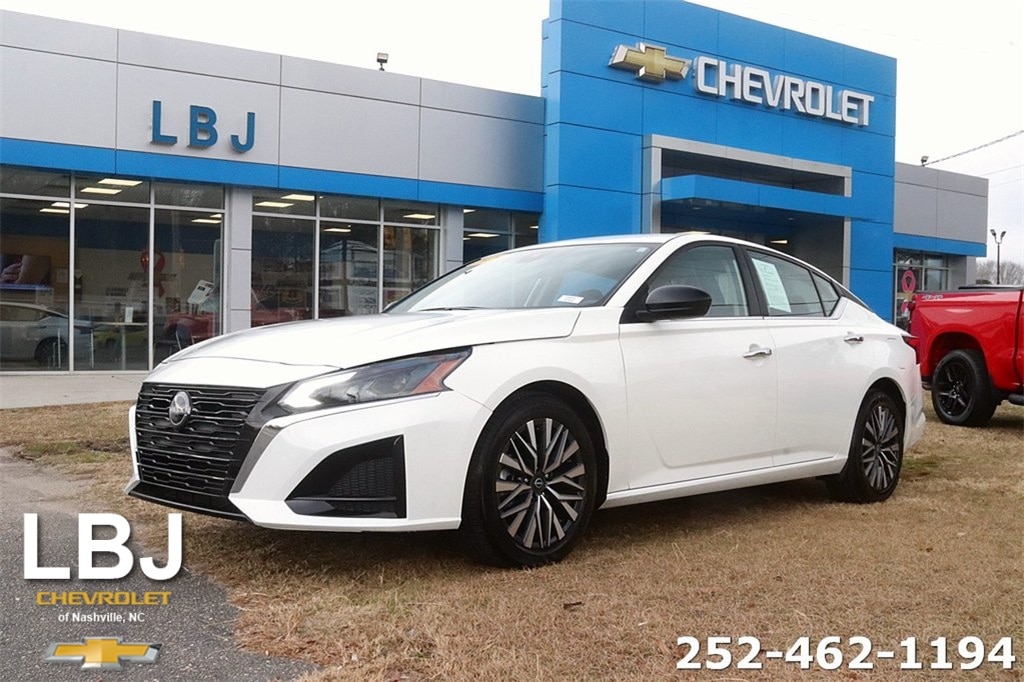 Used 2025 Nissan Altima 2.5 SV Sedan