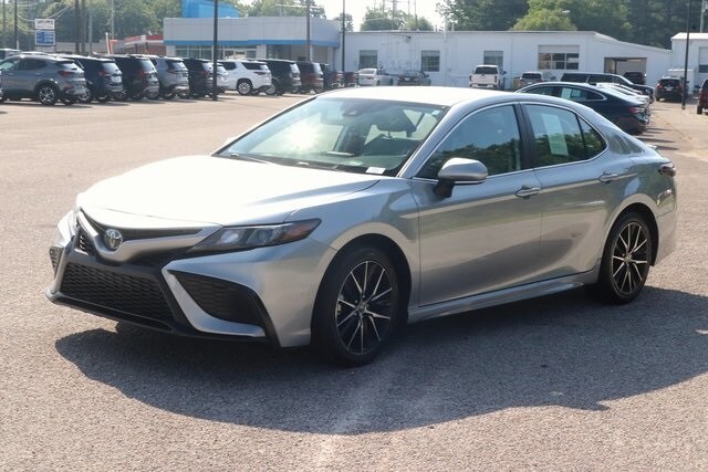 2024 Toyota Camry SE photo 3